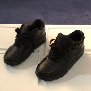 Big kids size 4 black Nike air max